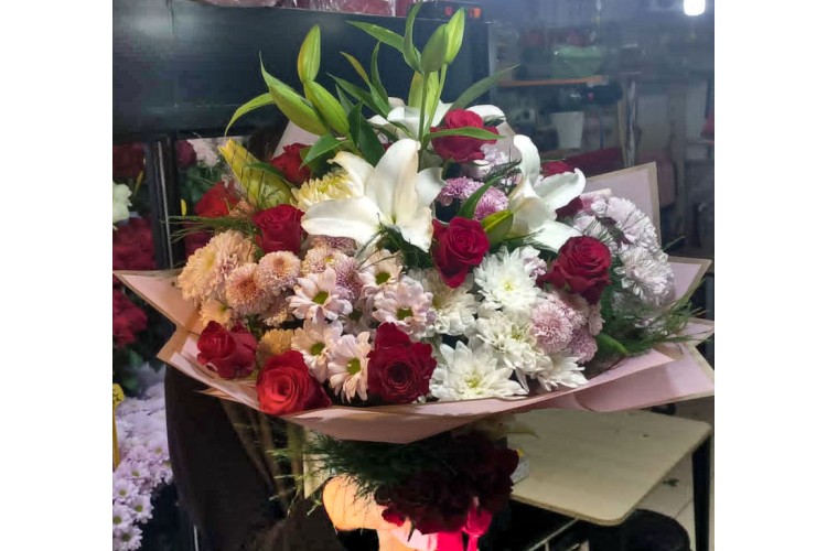 Gül ve Lilyum Buketi
