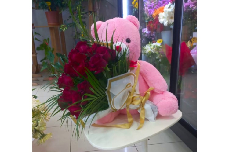 Ayıcık Kucağında 15 Kırmızı Gül